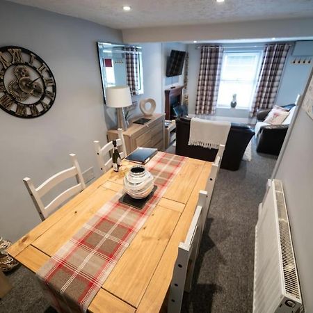 2 Bed Sleeps 4 Central Haverfordwest Town House Villa Buitenkant foto