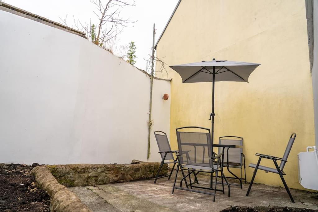 2 Bed Sleeps 4 Central Haverfordwest Town House Villa Buitenkant foto